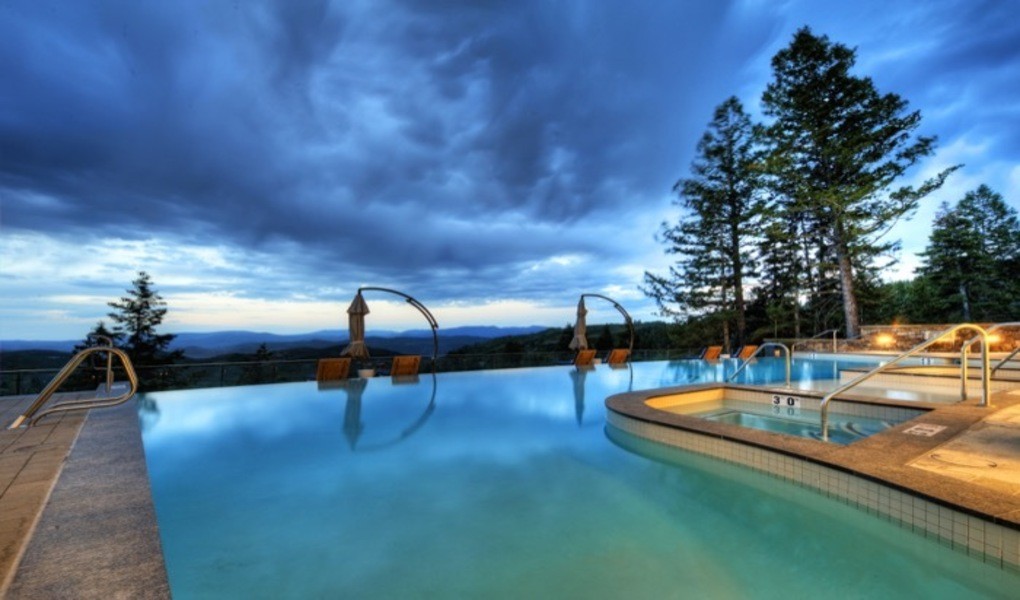 Majestic Infinity Pool